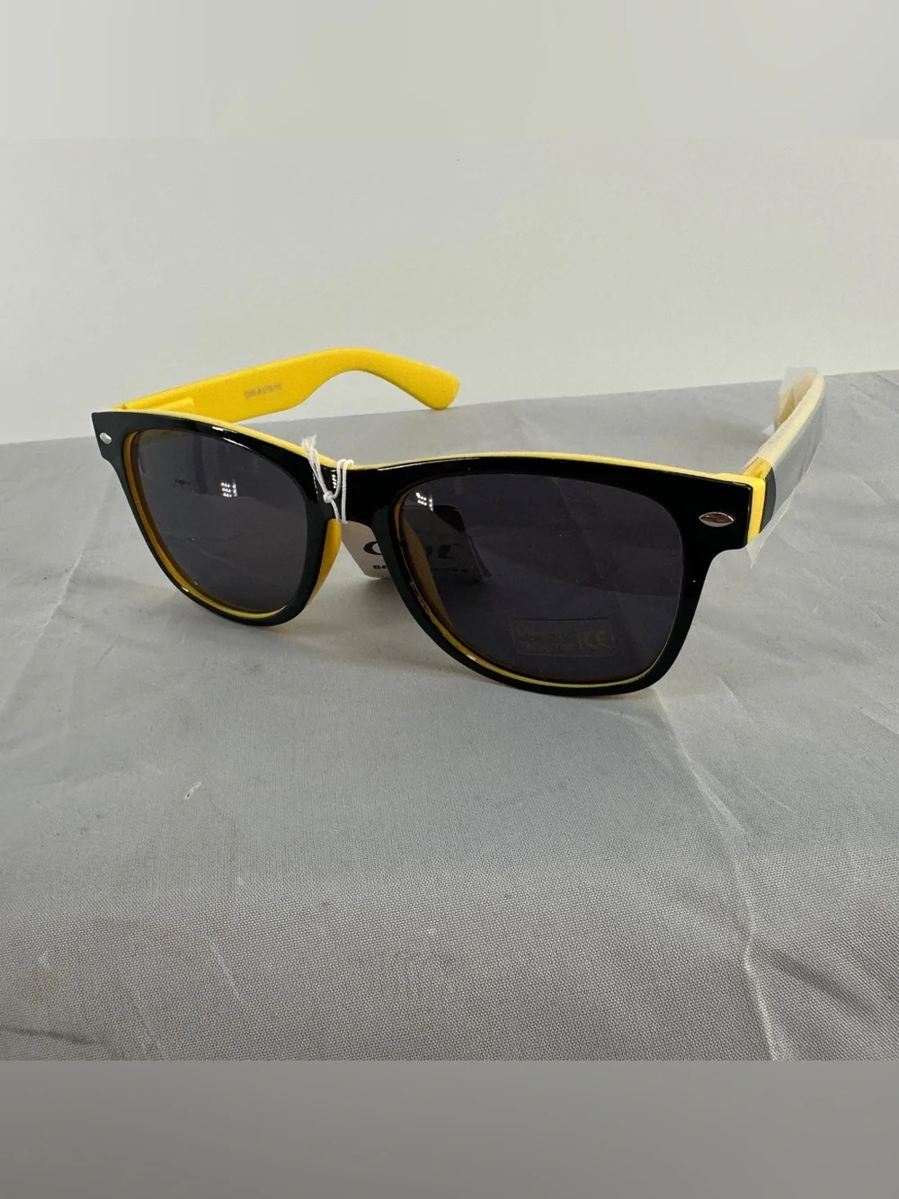 Owl black and yellow wayfarer sunglasses
